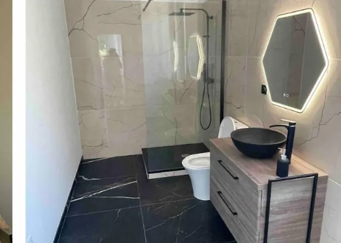 Avec Balcon A Louer Frühstückspension